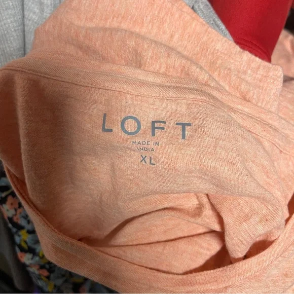 Loft ruffle bottom shirt size XL - Picture 3 of 3